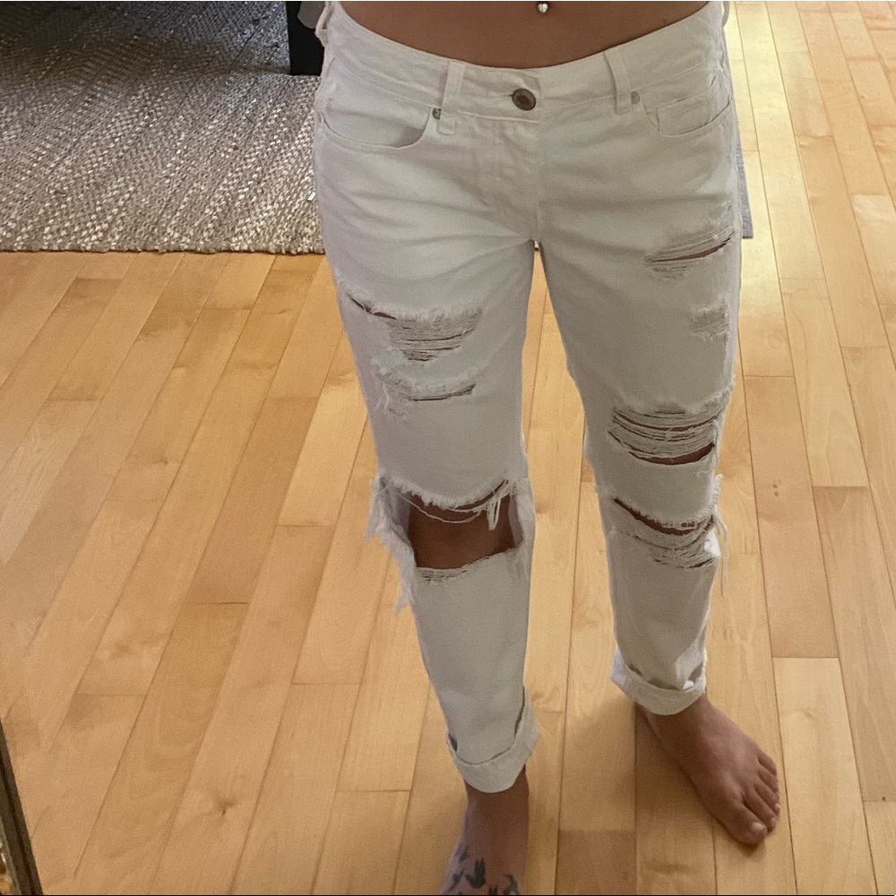 American Eagle Outfitters Tomgirl Button Fly White Denim Size 6R - Picture 2 of 5